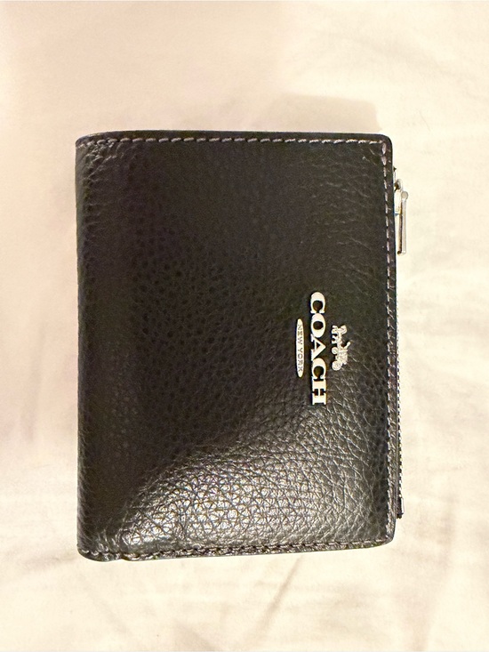 Coach Handbags - Coach Black Leather Compact Wallet Bifold Zip Coin Pocket Minimalist